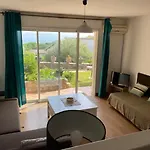Calme Lumineux Face A La Сasa de vacaciones *